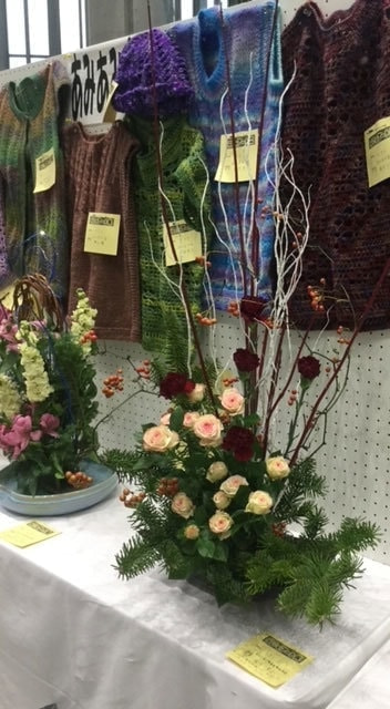 展示会での生け花作品の写真2つ目